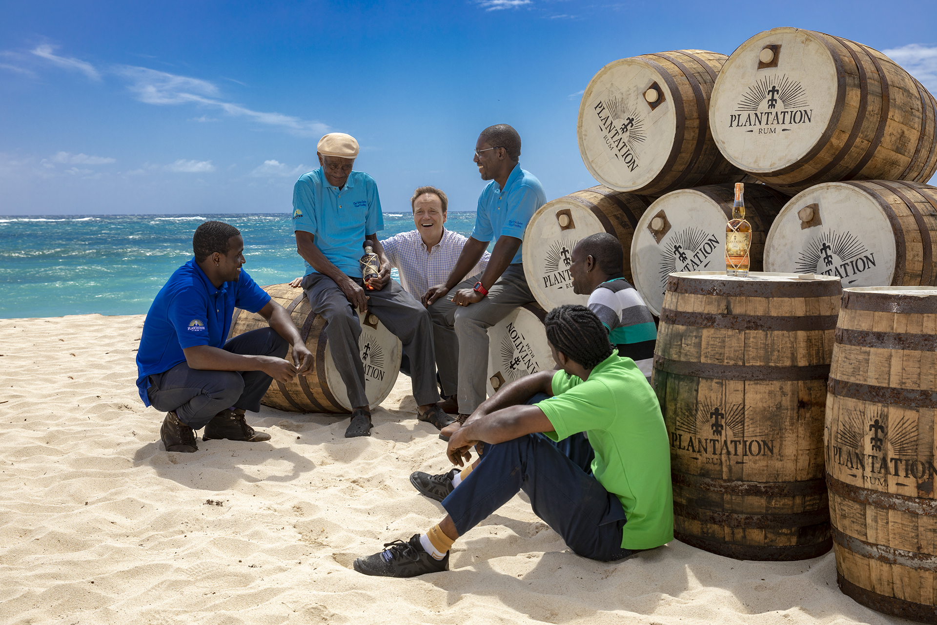 Alexandre Gabriel na pláži pred West Indies Rum Distillery